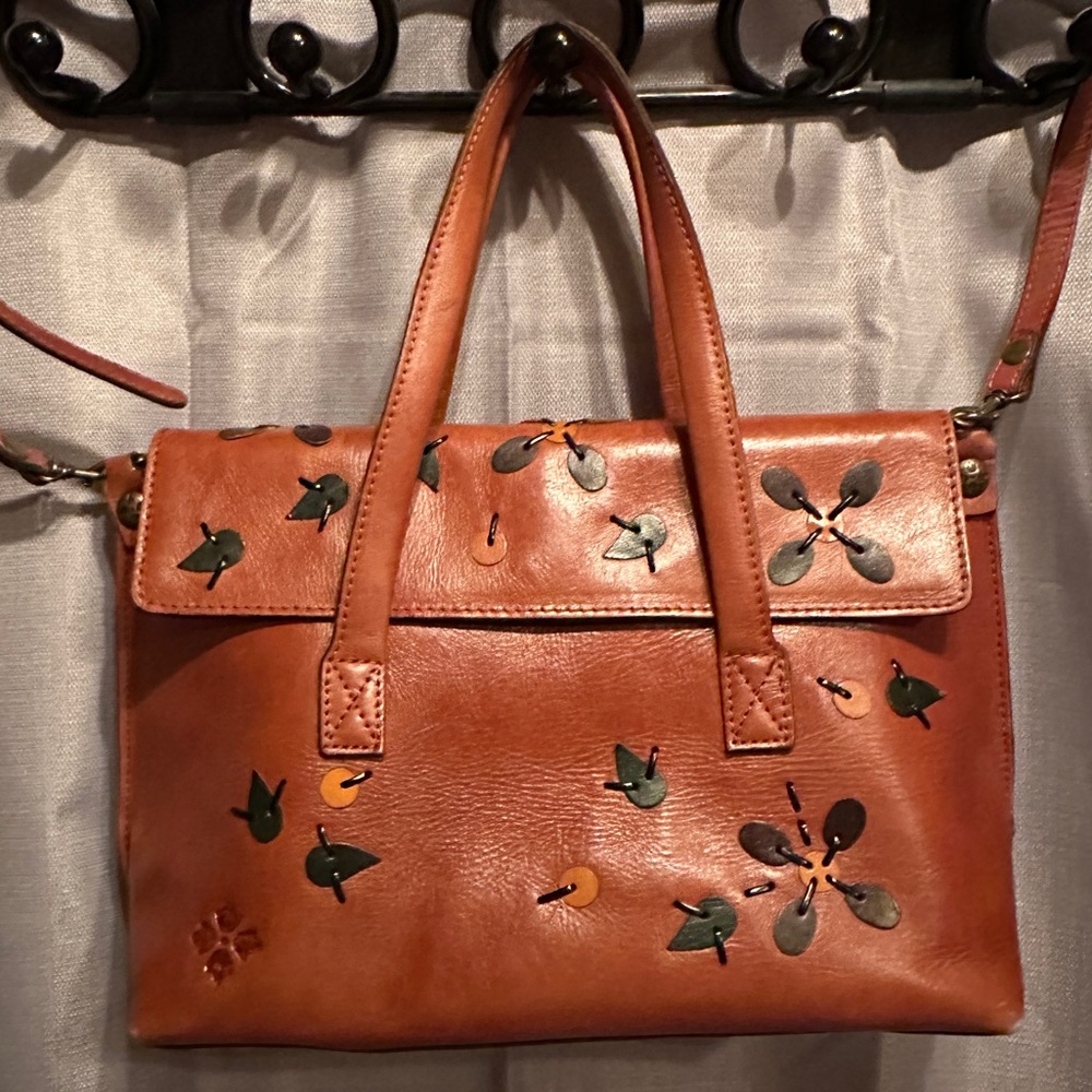 PATRICIA NASH ASTI SATCHEL DIP DYE APPLIQUE TAN. Smoke free home. Clean inside
